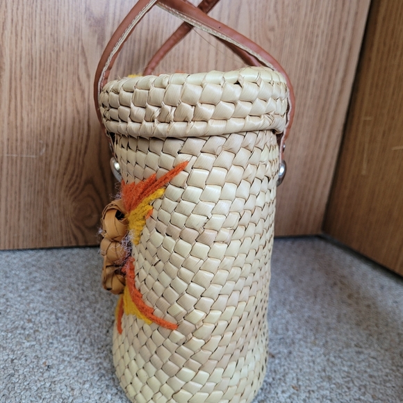 Straw mini bag, super cute. PERFECT FOR SUMMER - Picture 4 of 9